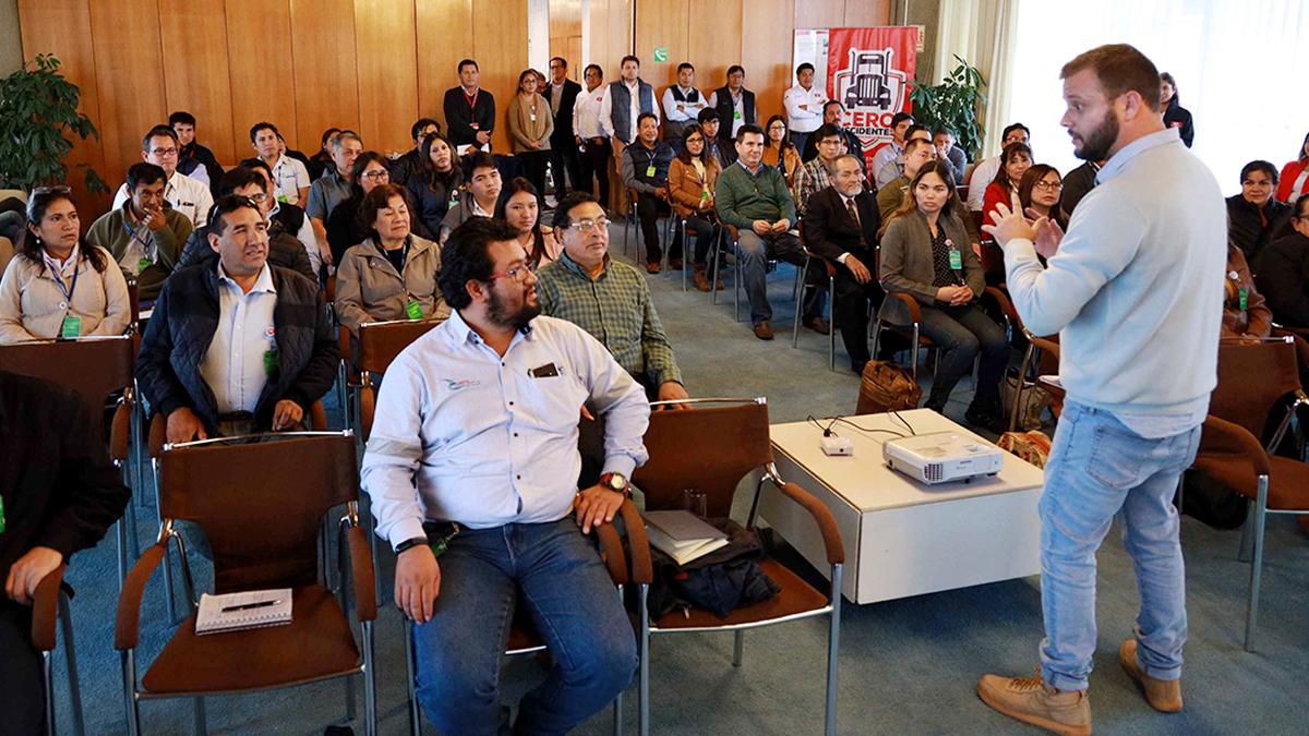 PETROPERÚ capacita en seguridad vial a transportistas