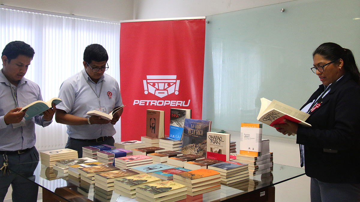 PETROPERU delivers Cope books to remarkable talara teachers