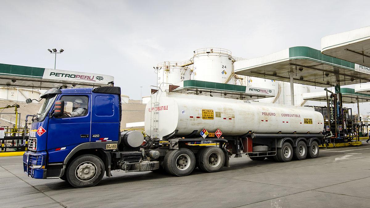 PETROPERÚ celebra el Día del Camionero