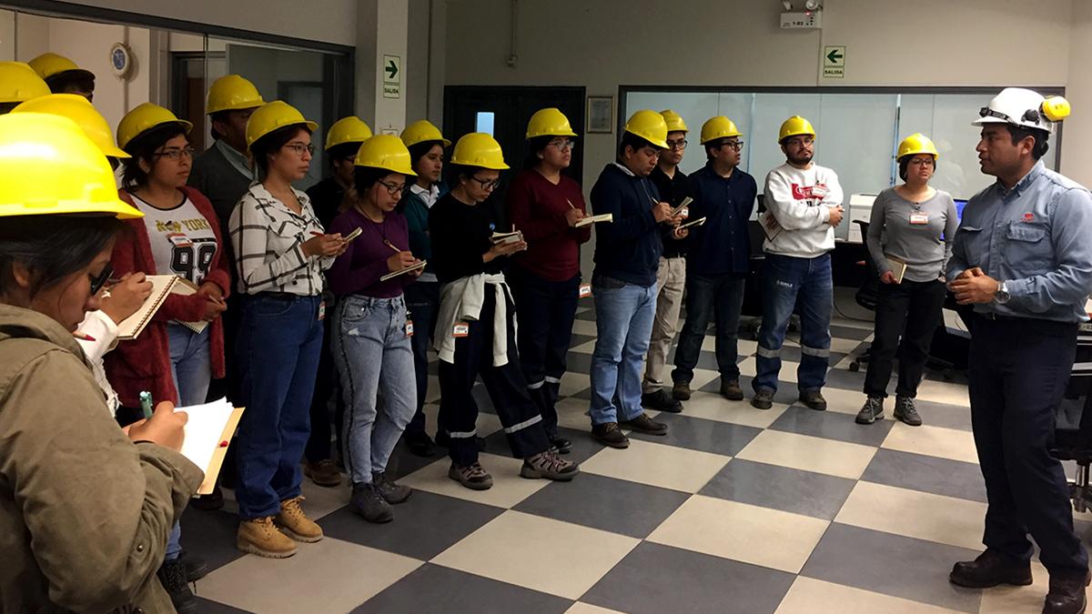 Students of the Universidad Nacional de Ingeniería visited the work of the Conchán Refinery