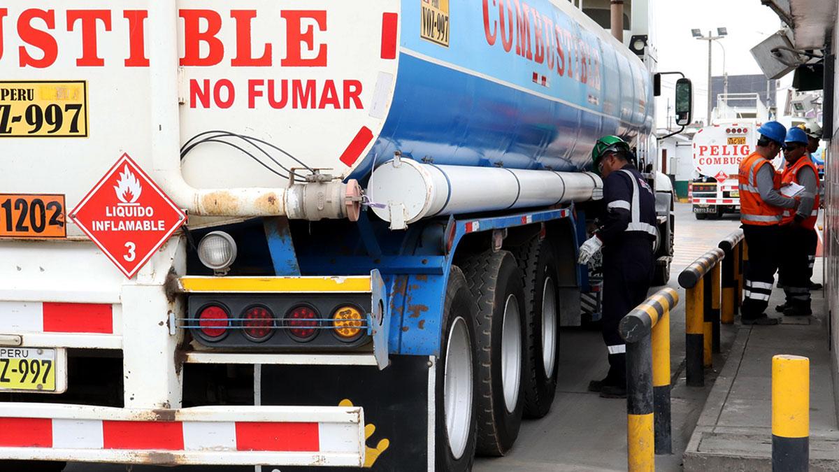 Refinería Conchán capacita en seguridad a cientos de transportistas