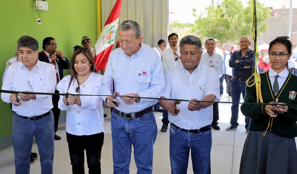 PETROPERÚ entregó nuevo local al colegio Villarreal, en Talara