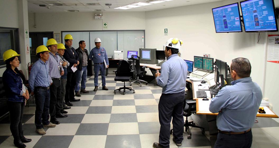 Clientes de PETROPERÚ visitaron Refinería Conchán