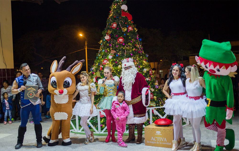 Talareños disfrutaron de encendido de Árbol de Navidad