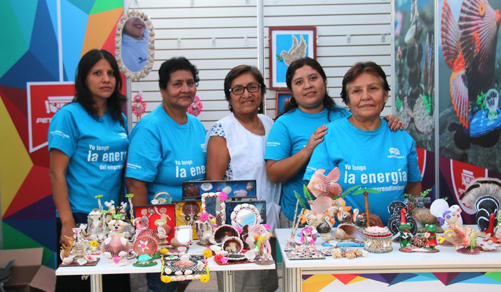 Talareñas muestran su talento en Feria de Emprendimiento