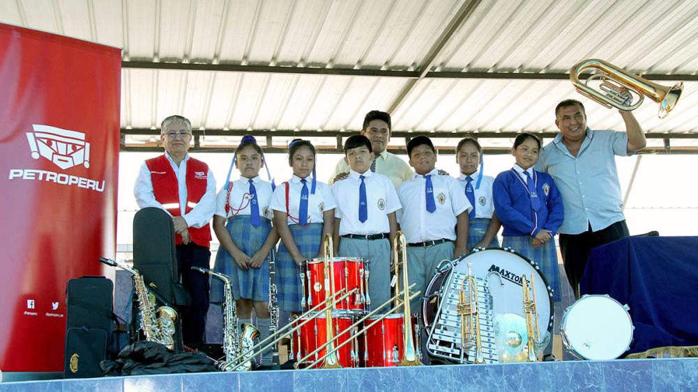 PETROPERÚ donó instrumentos musicales a bandas escolares de Villa El Salvador