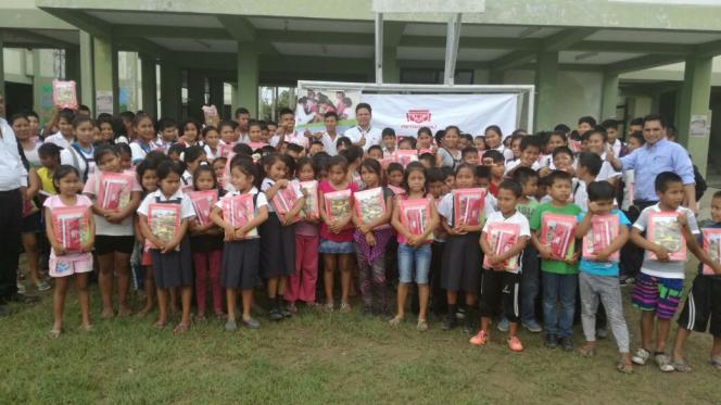 Petroperú entrega paquetes escolares a niños de Maypuco