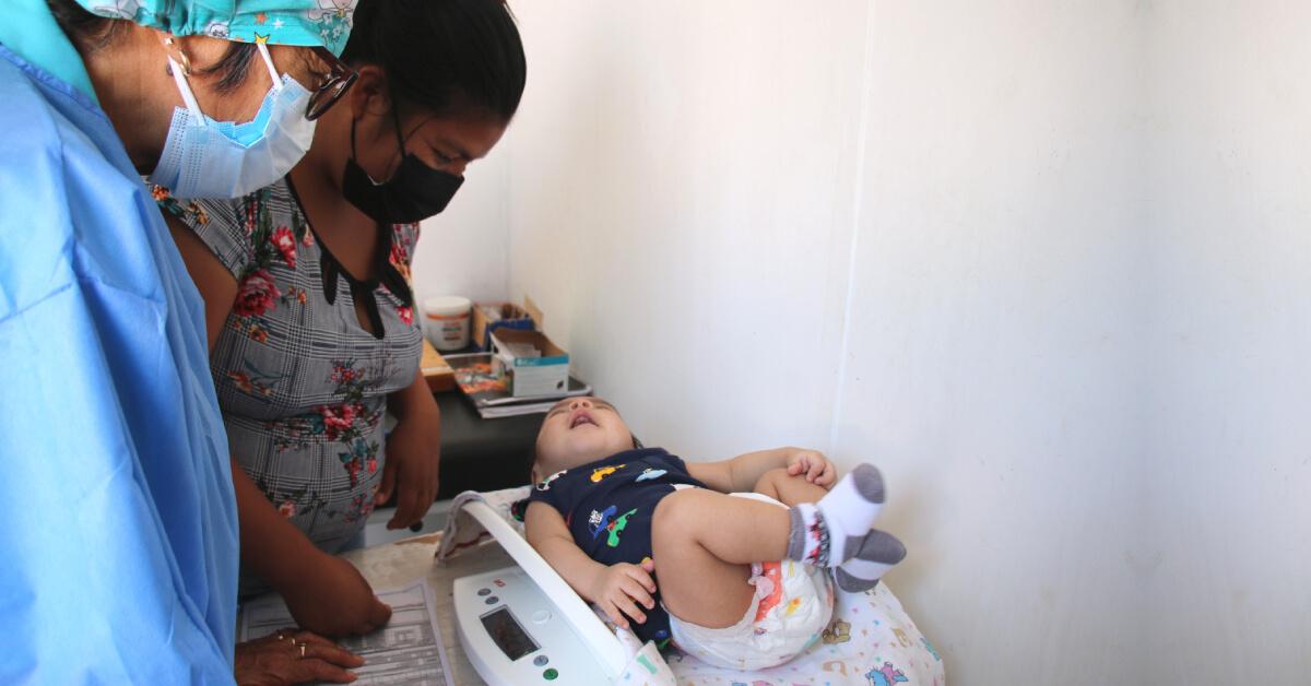 Petroperú entrega equipos médicos a centro de salud de Talara