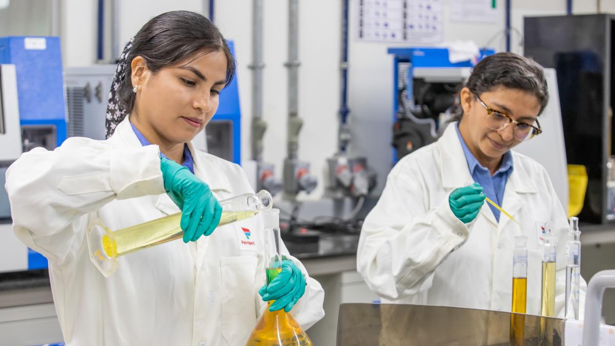 Laboratorio de Refinería Talara renueva su acreditación internacional