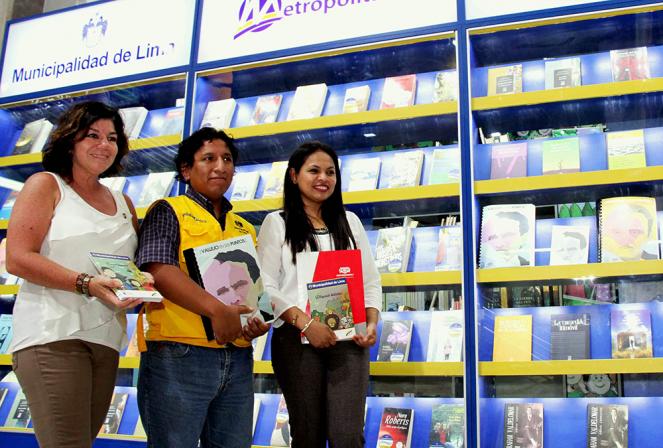 PETROPERÚ entrega libros Copé y en braille a Bibliómetro de la Municipalidad de Lima