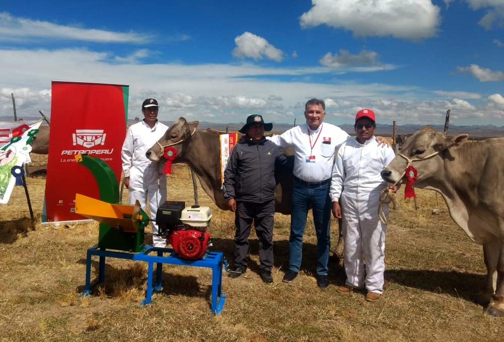 PETROPERU delivers important machinery to farmers of Ninacaca, in Pasco
