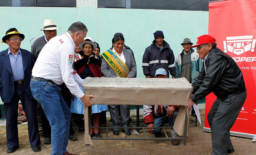 PETROPERÚ entrega cocinas semi industriales a comunidad de Ninacaca