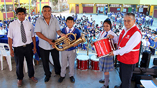 PETROPERÚ donó instrumentos musicales a bandas escolares de Villa El Salvador