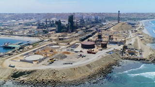Maquinarias modernas en la construcción de la Nueva Refinería Talara