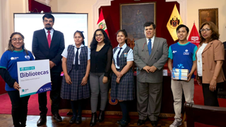PETROPERÚ entrega libros Copé a Municipalidad de Lima